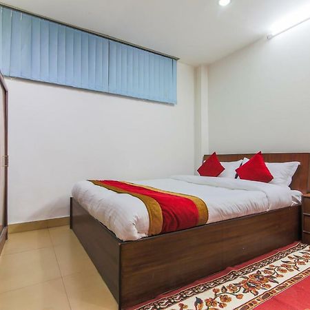 Oyo 358 Hotel Rose Star カトマンズ エクステリア 写真