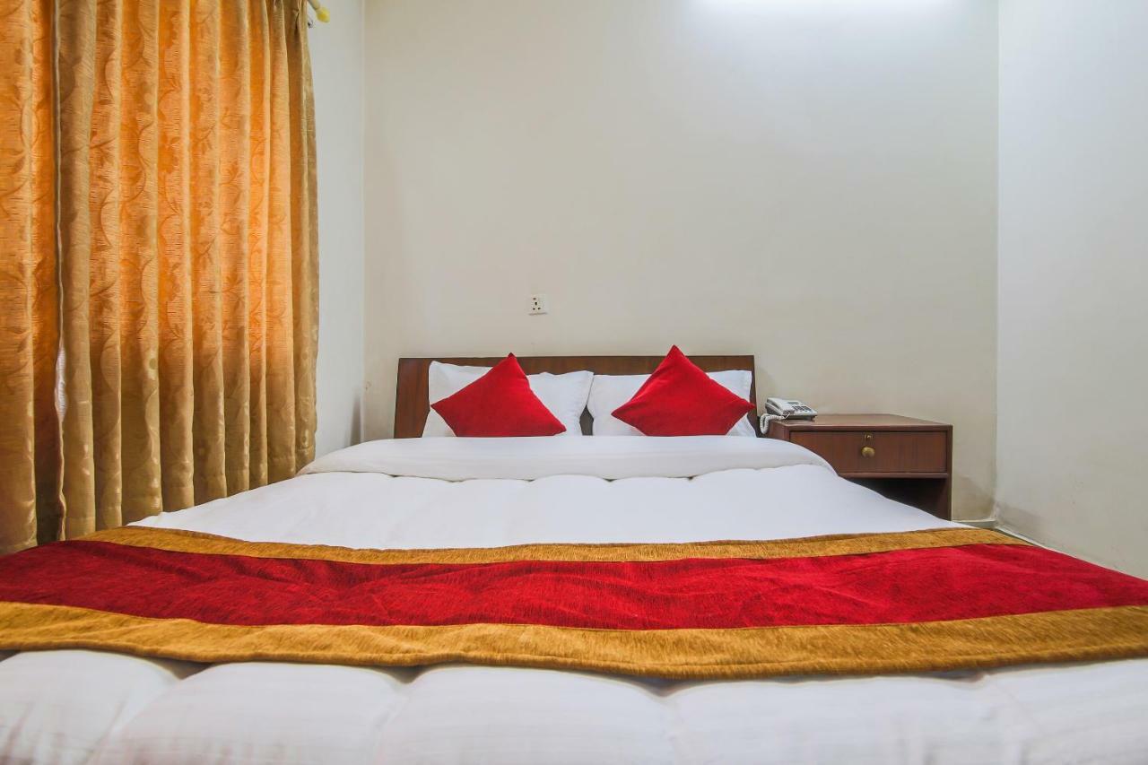 Oyo 358 Hotel Rose Star カトマンズ エクステリア 写真