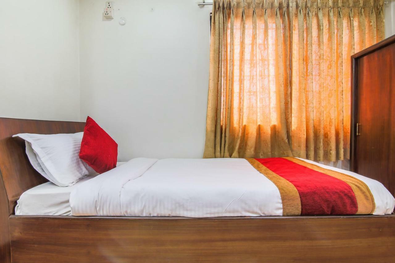 Oyo 358 Hotel Rose Star カトマンズ エクステリア 写真